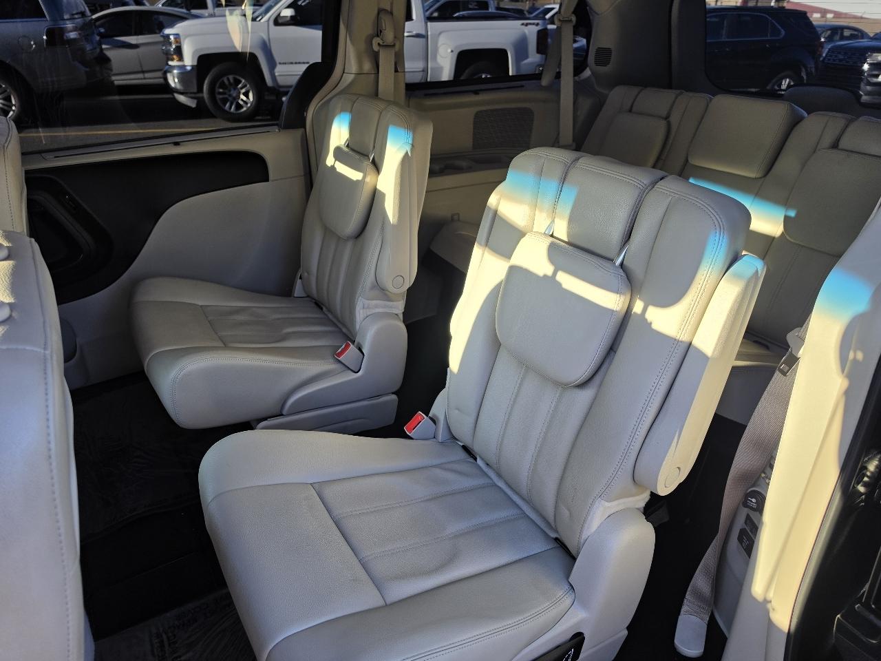 Chrysler Town & Country Touring 2013