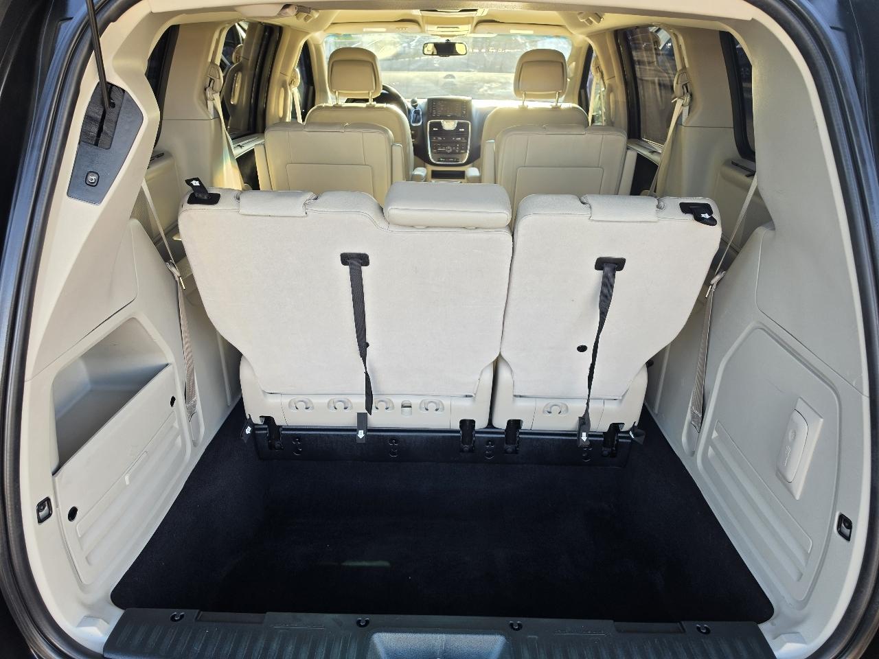 Chrysler Town & Country Touring 2013