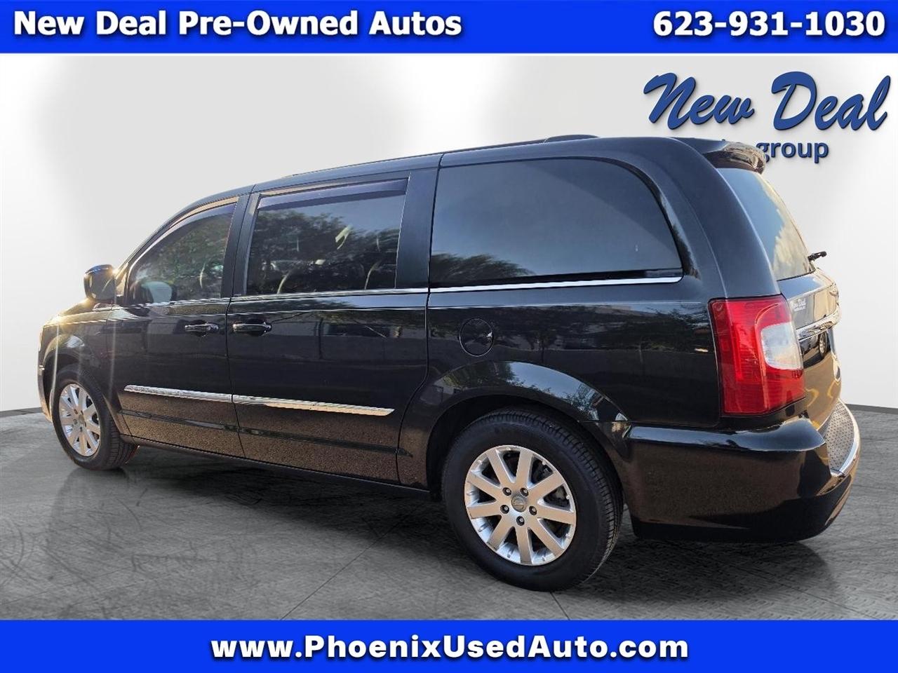 Chrysler Town and Country photo 5