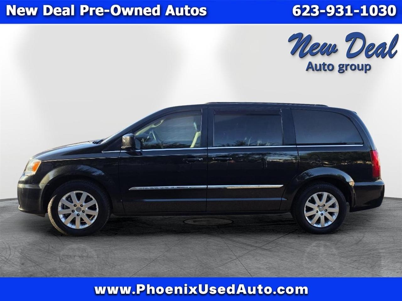 Chrysler Town and Country photo 6