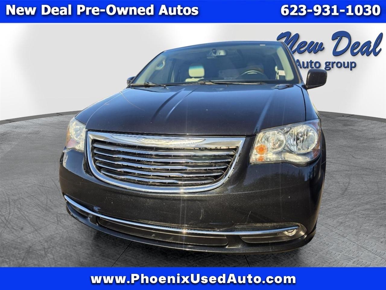 Chrysler Town and Country photo 8