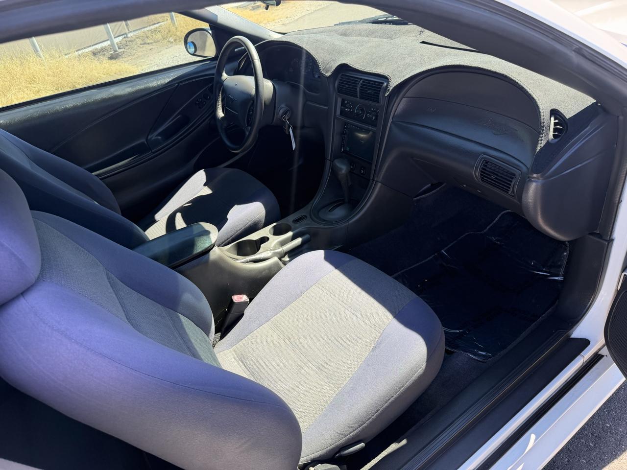 Ford Mustang Standard Coupe 2003