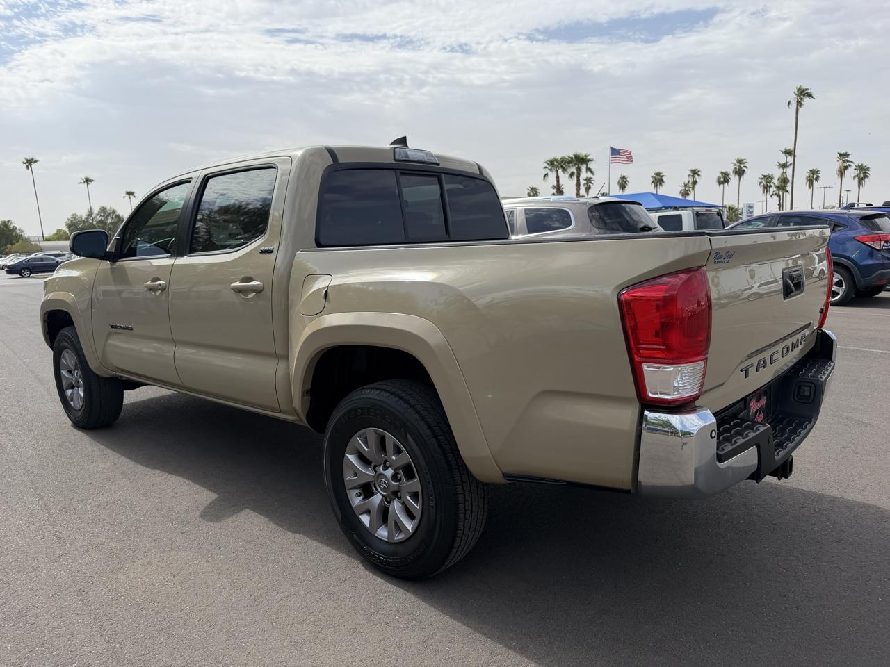 Toyota Tacoma 2WD Double Cab V6 AT SR5 (Natl) 2017