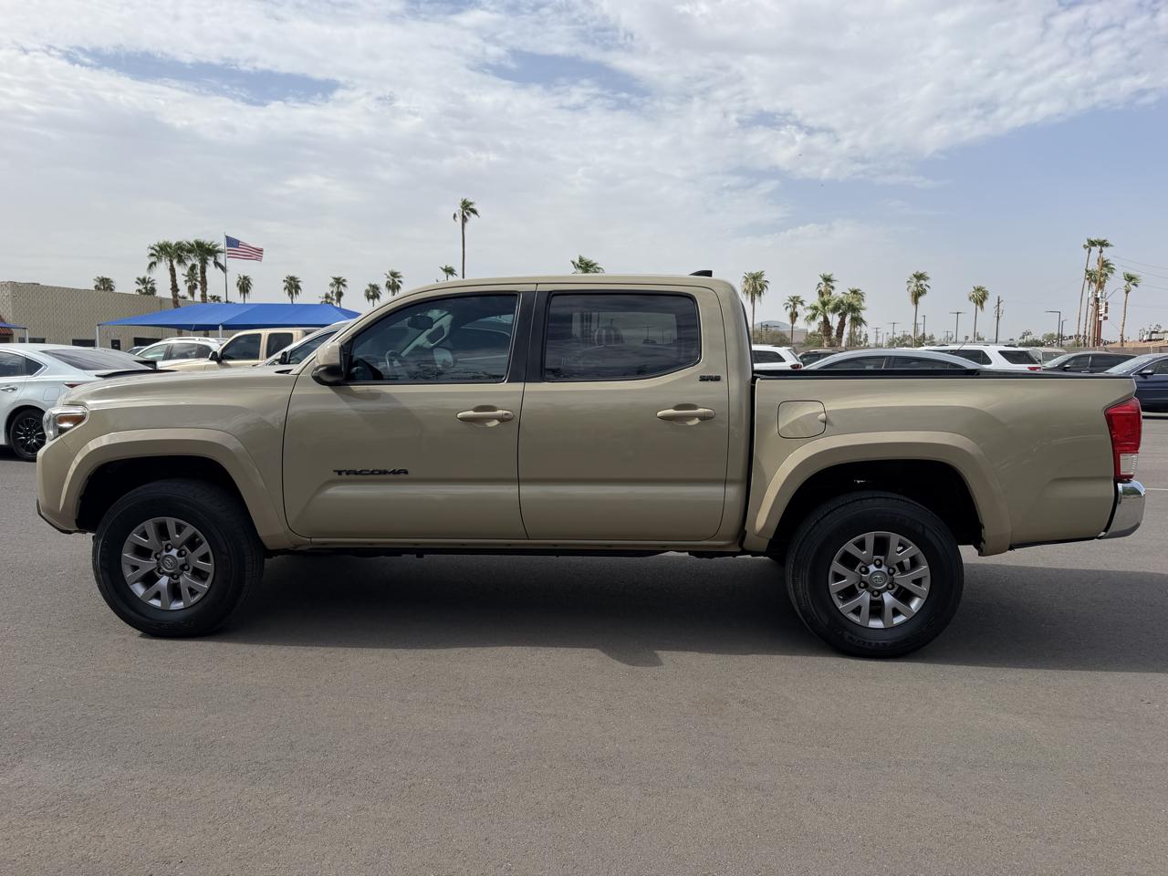 Toyota Tacoma 2WD Double Cab V6 AT SR5 (Natl) 2017
