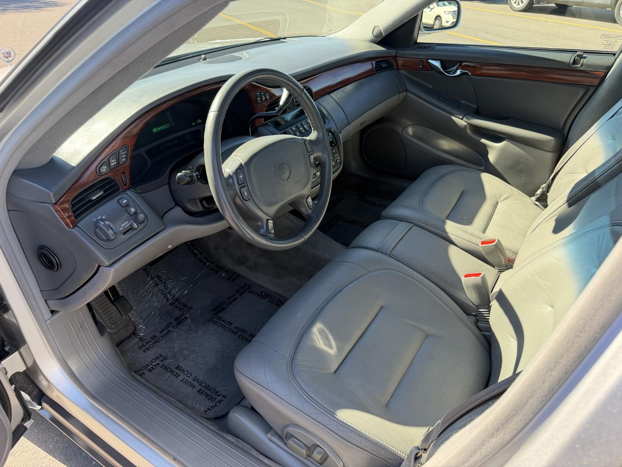 Cadillac DeVille Base 2001