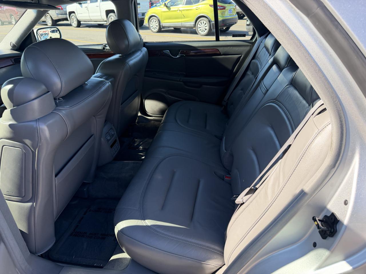 Cadillac DeVille Base 2001