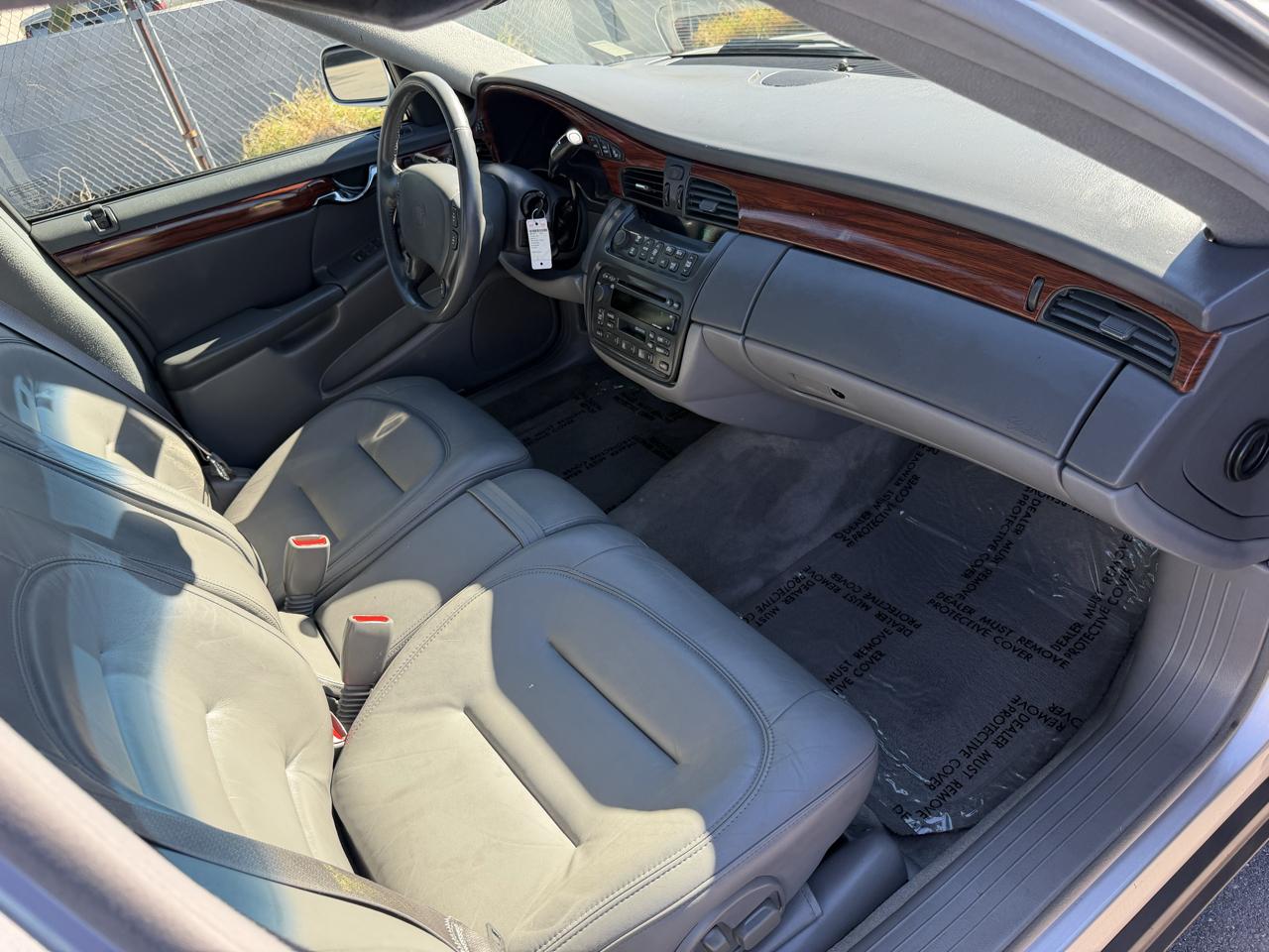 Cadillac DeVille Base 2001