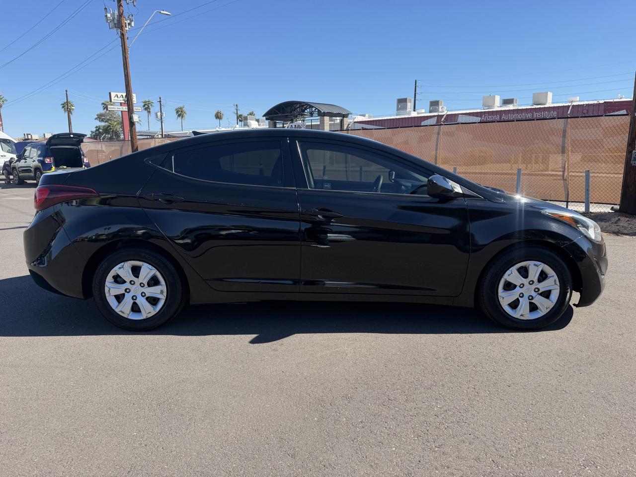 Hyundai Elantra SE 6AT 2016