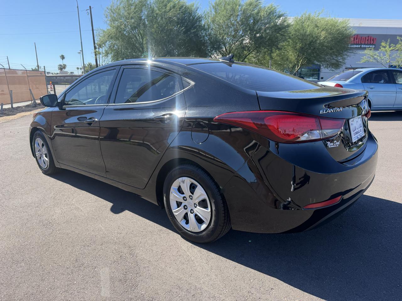 Hyundai Elantra SE 6AT 2016