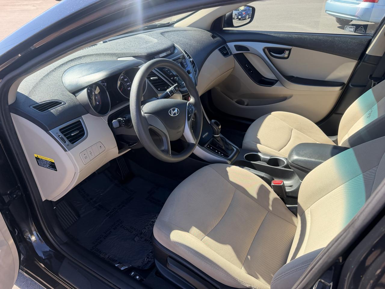 Hyundai Elantra SE 6AT 2016
