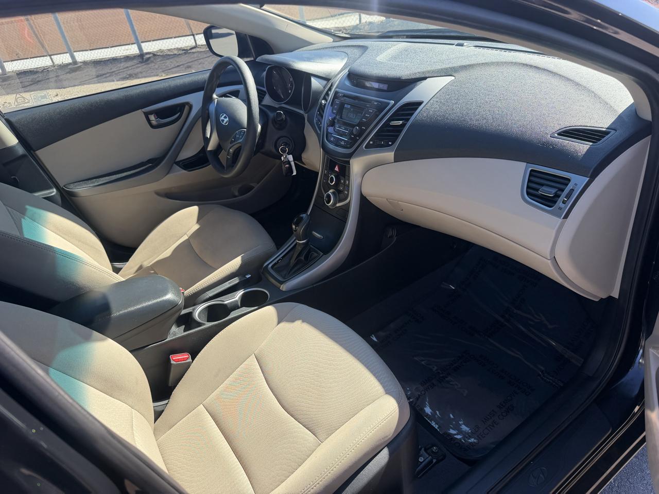 Hyundai Elantra SE 6AT 2016