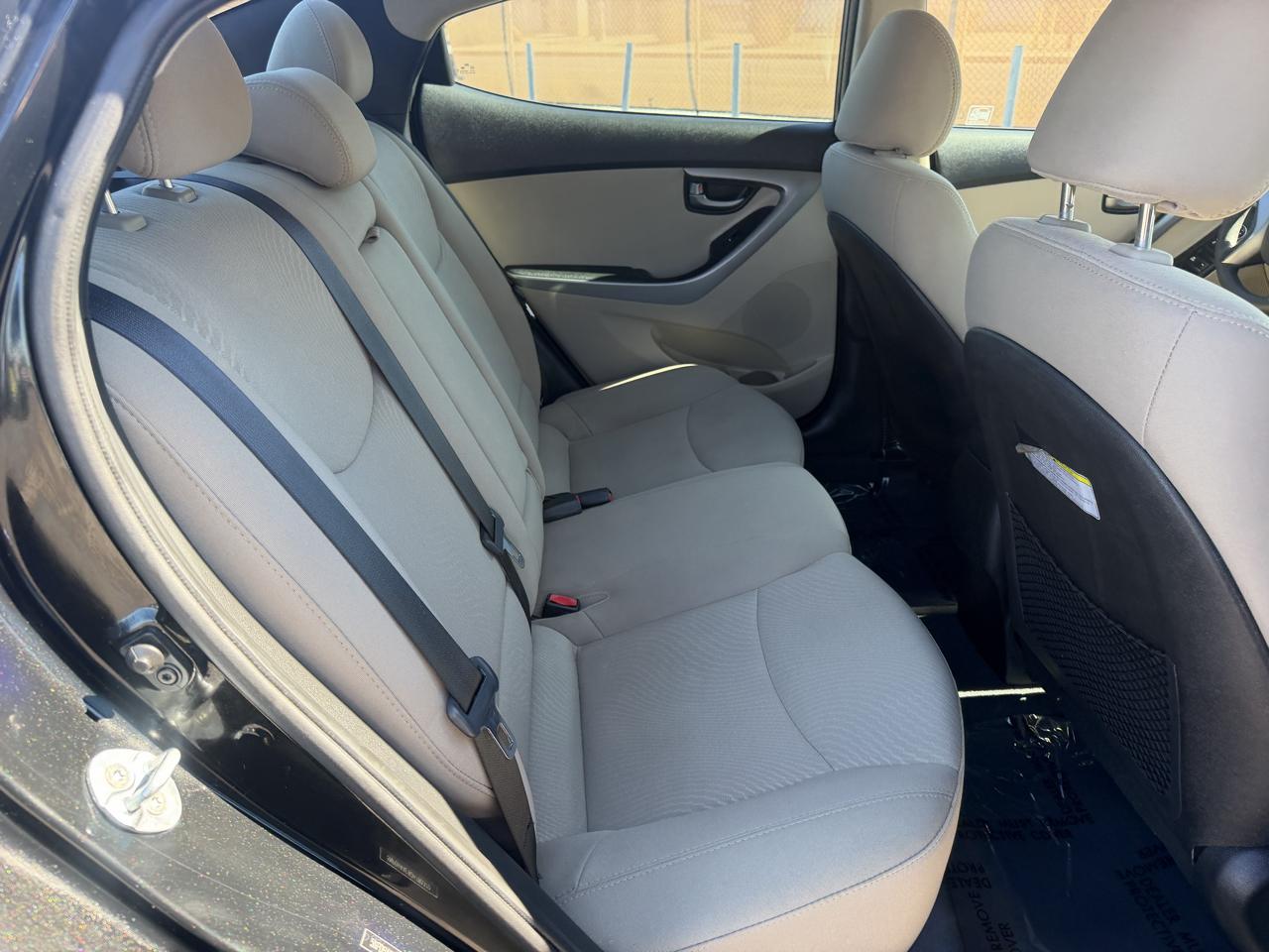 Hyundai Elantra SE 6AT 2016