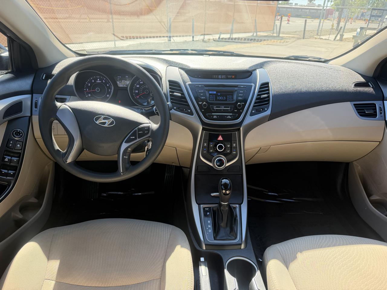 Hyundai Elantra SE 6AT 2016