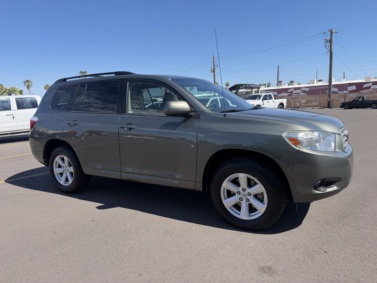Toyota Highlander Base 4WD 2010