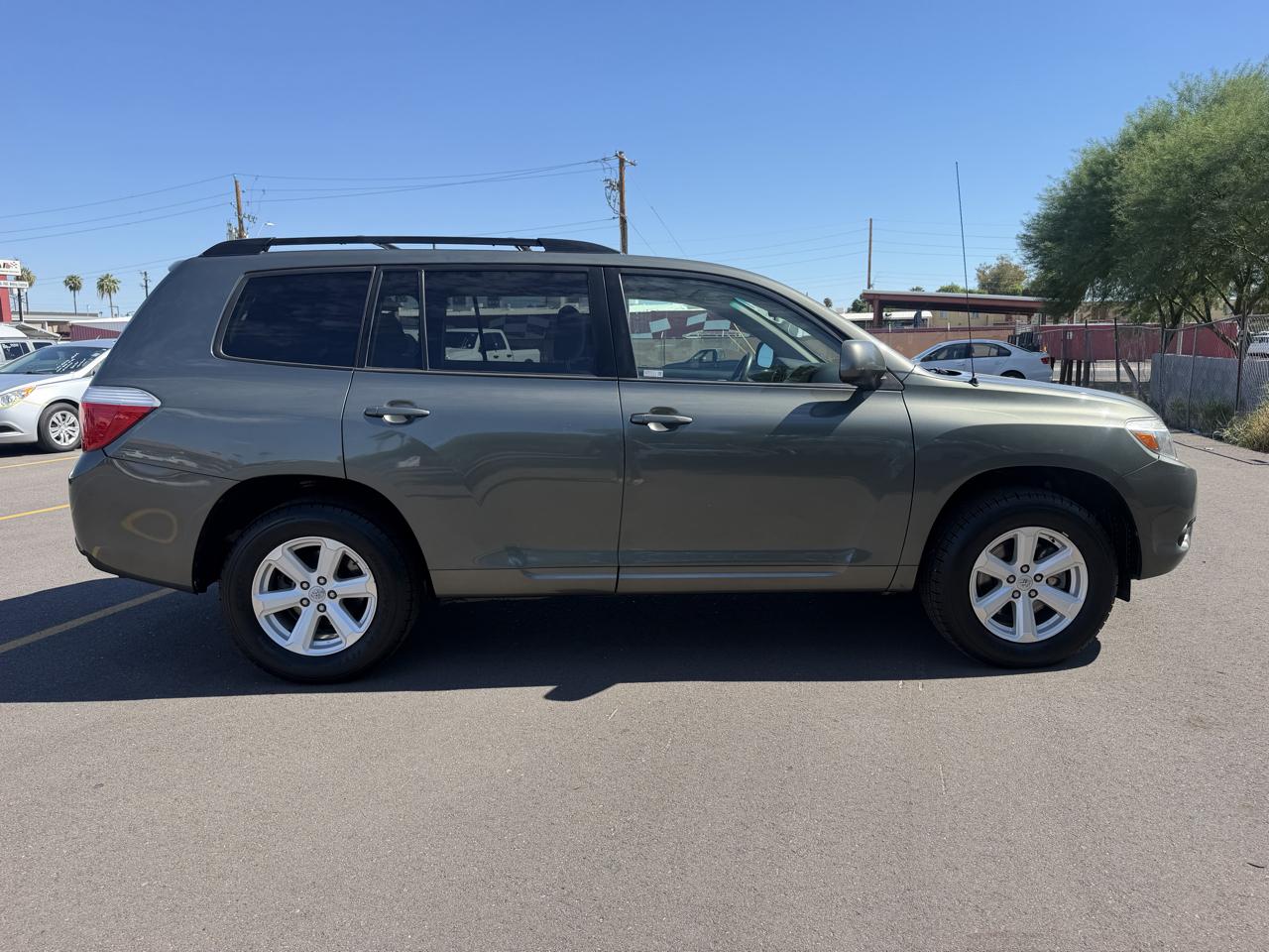 Toyota Highlander Base 4WD 2010