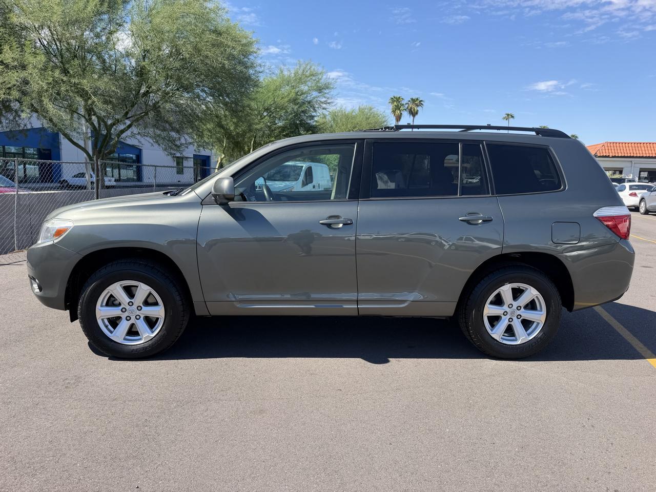 Toyota Highlander Base 4WD 2010