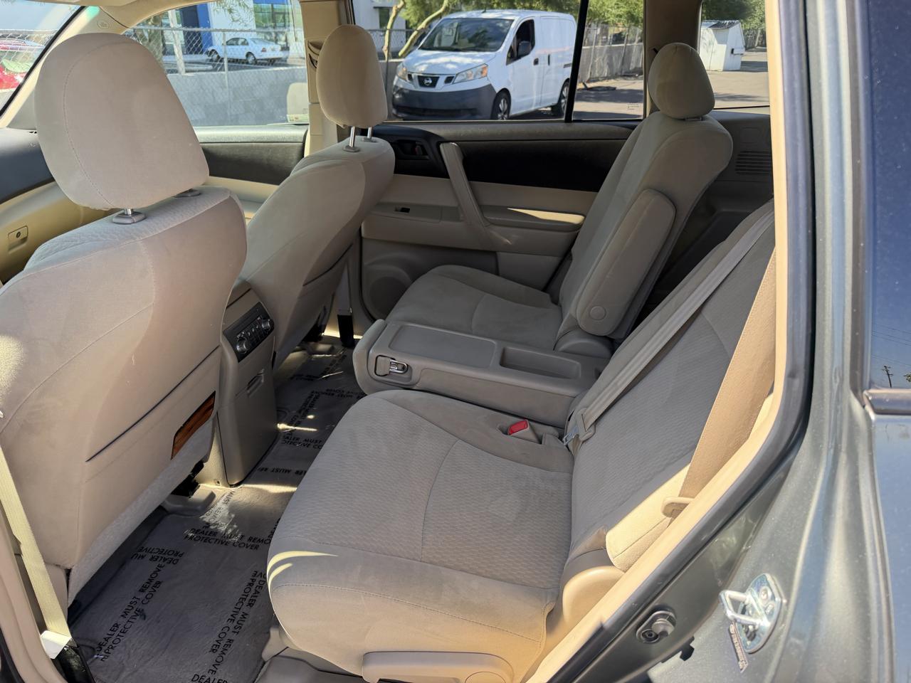 Toyota Highlander Base 4WD 2010