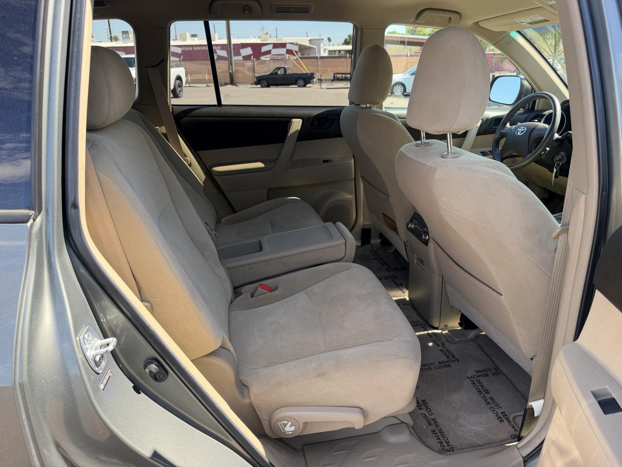 Toyota Highlander Base 4WD 2010