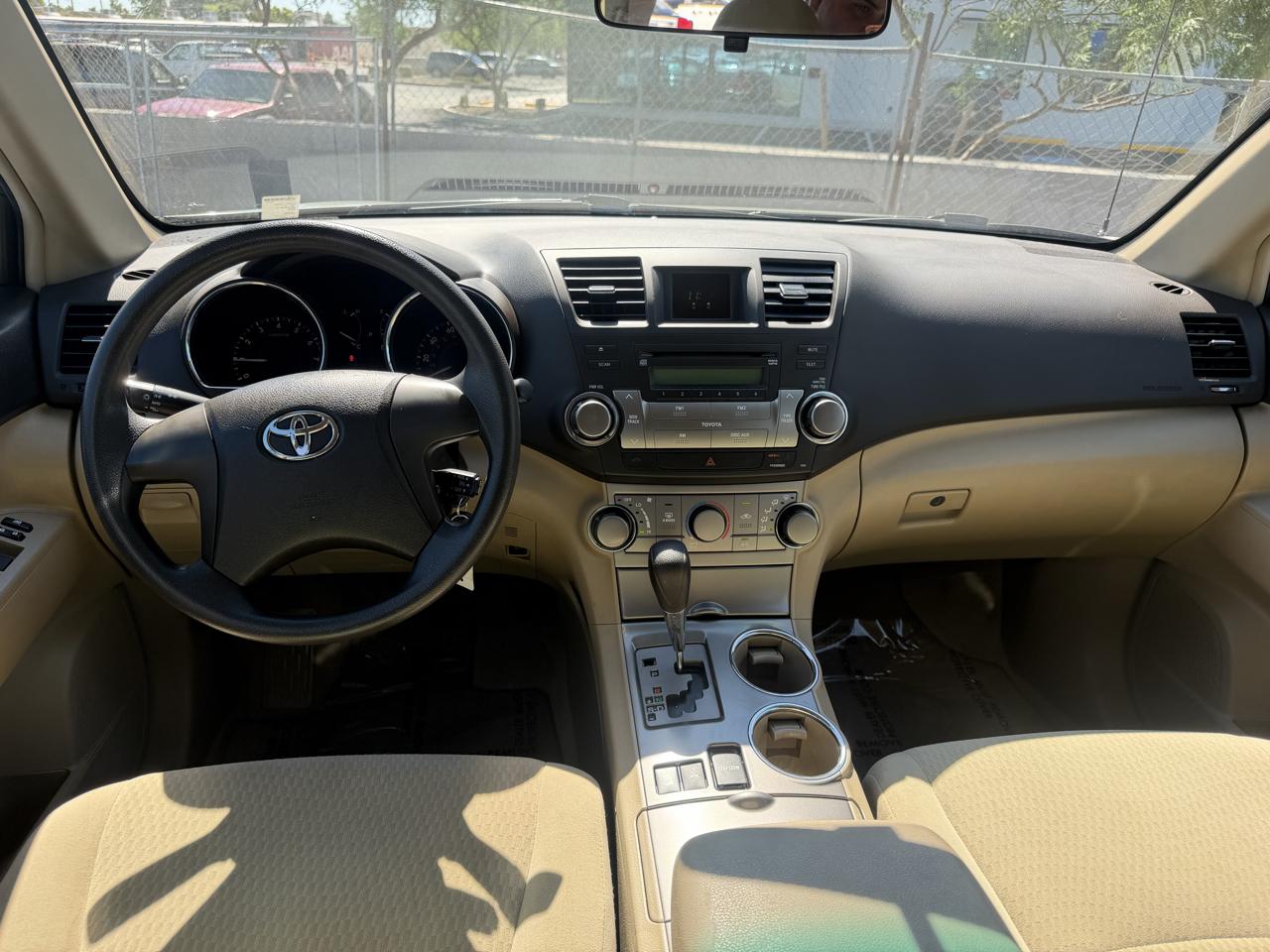 Toyota Highlander Base 4WD 2010