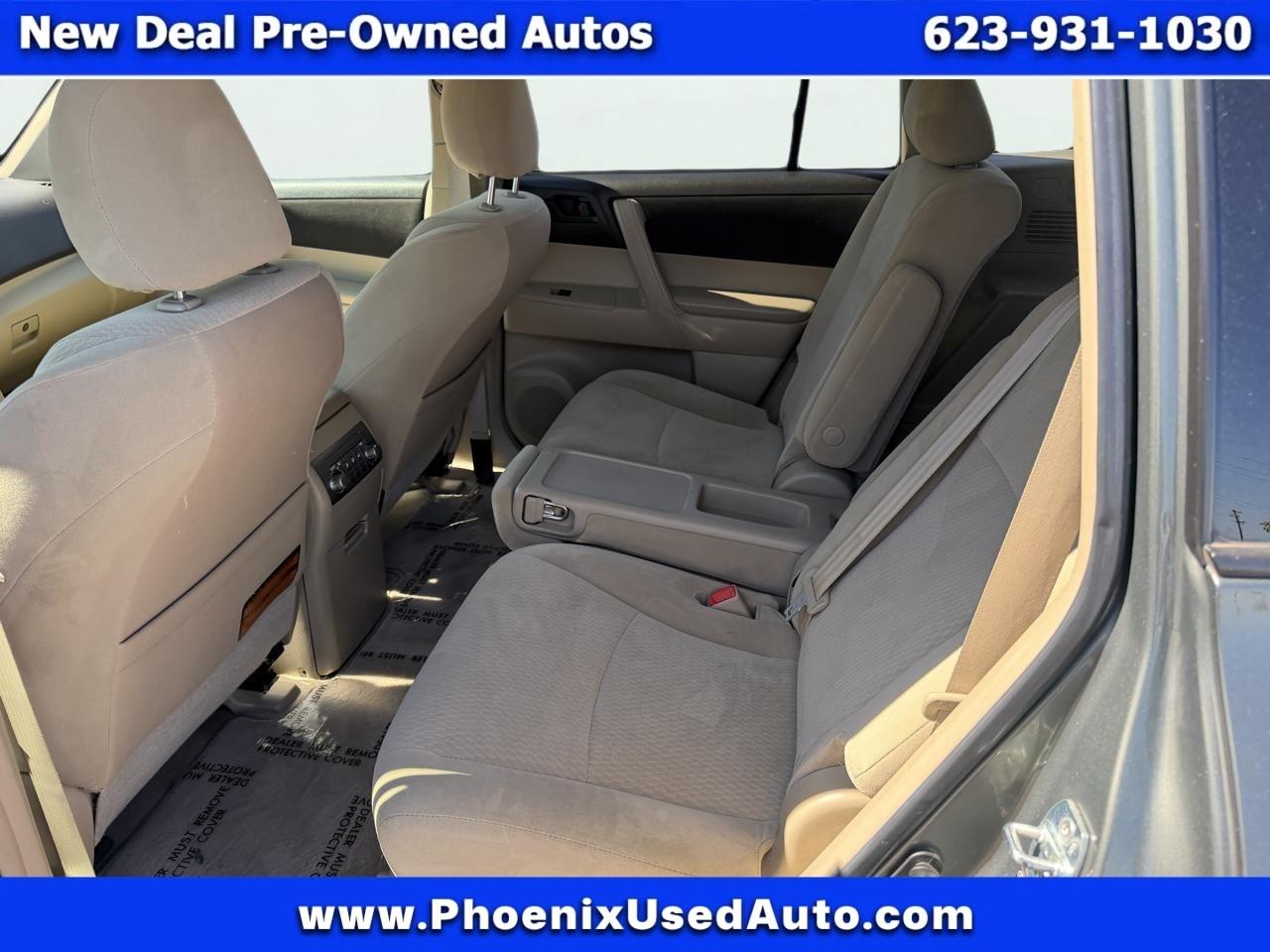 Toyota Highlander Base 4WD 2010