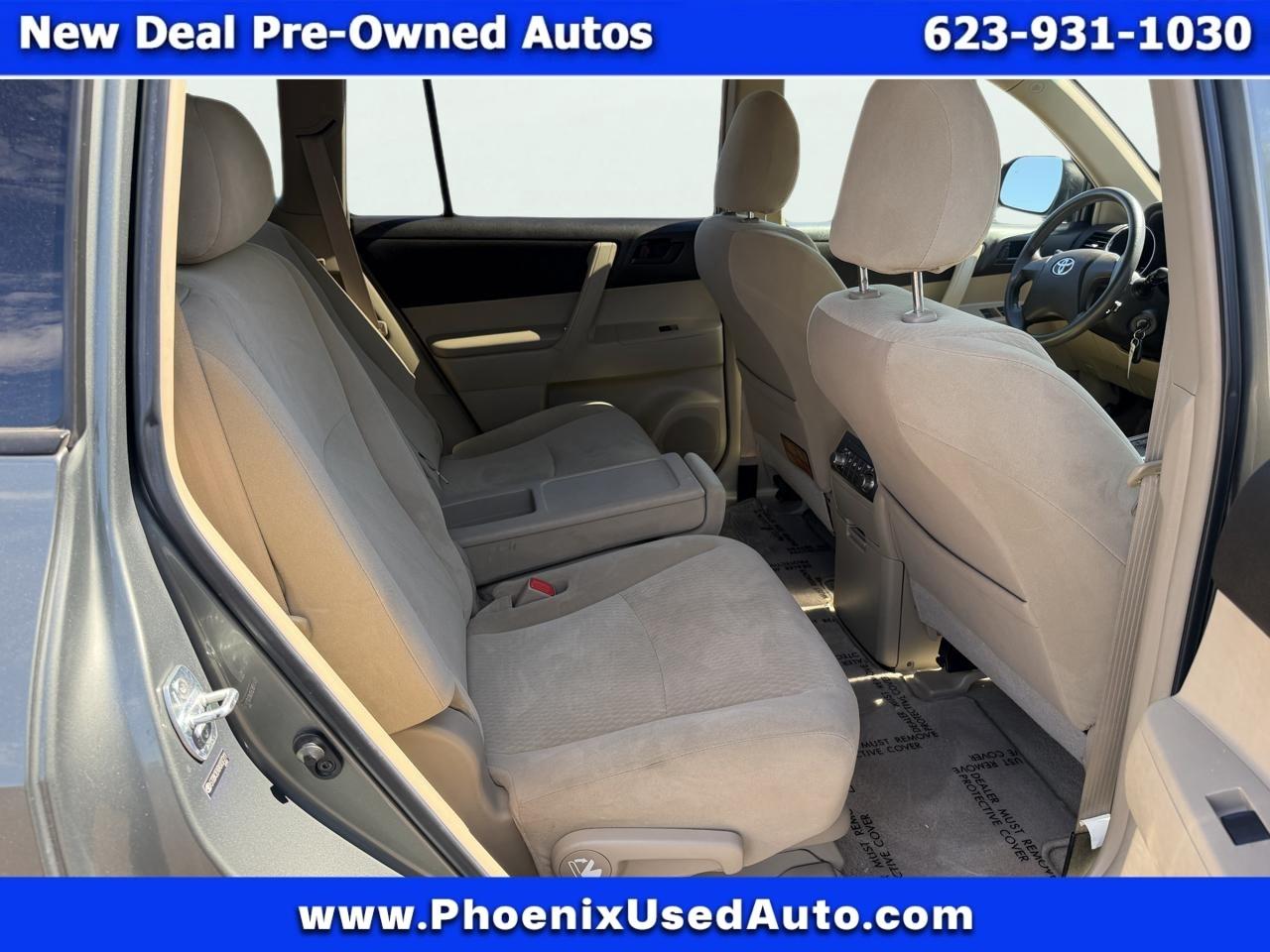 Toyota Highlander Base 4WD 2010