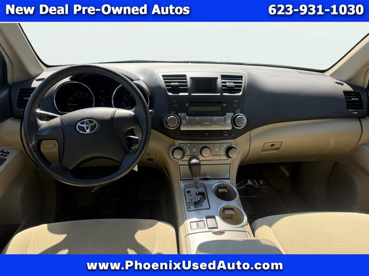 Toyota Highlander Base 4WD 2010