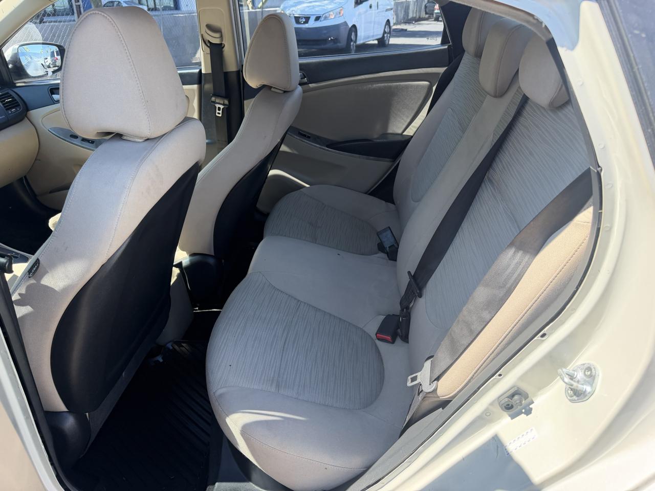 Hyundai Accent SE 4-Door 6A 2016