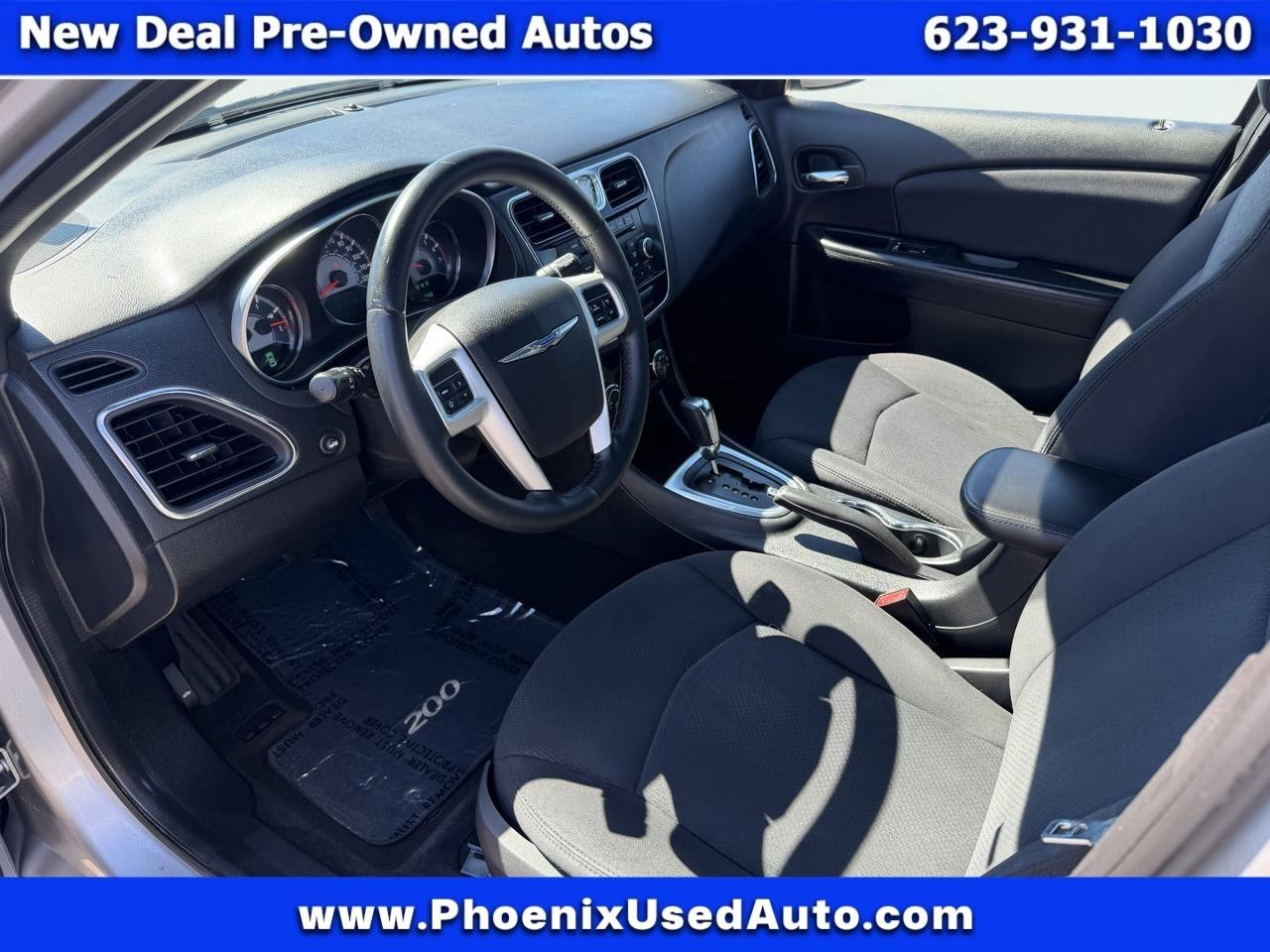 Chrysler 200 photo 9