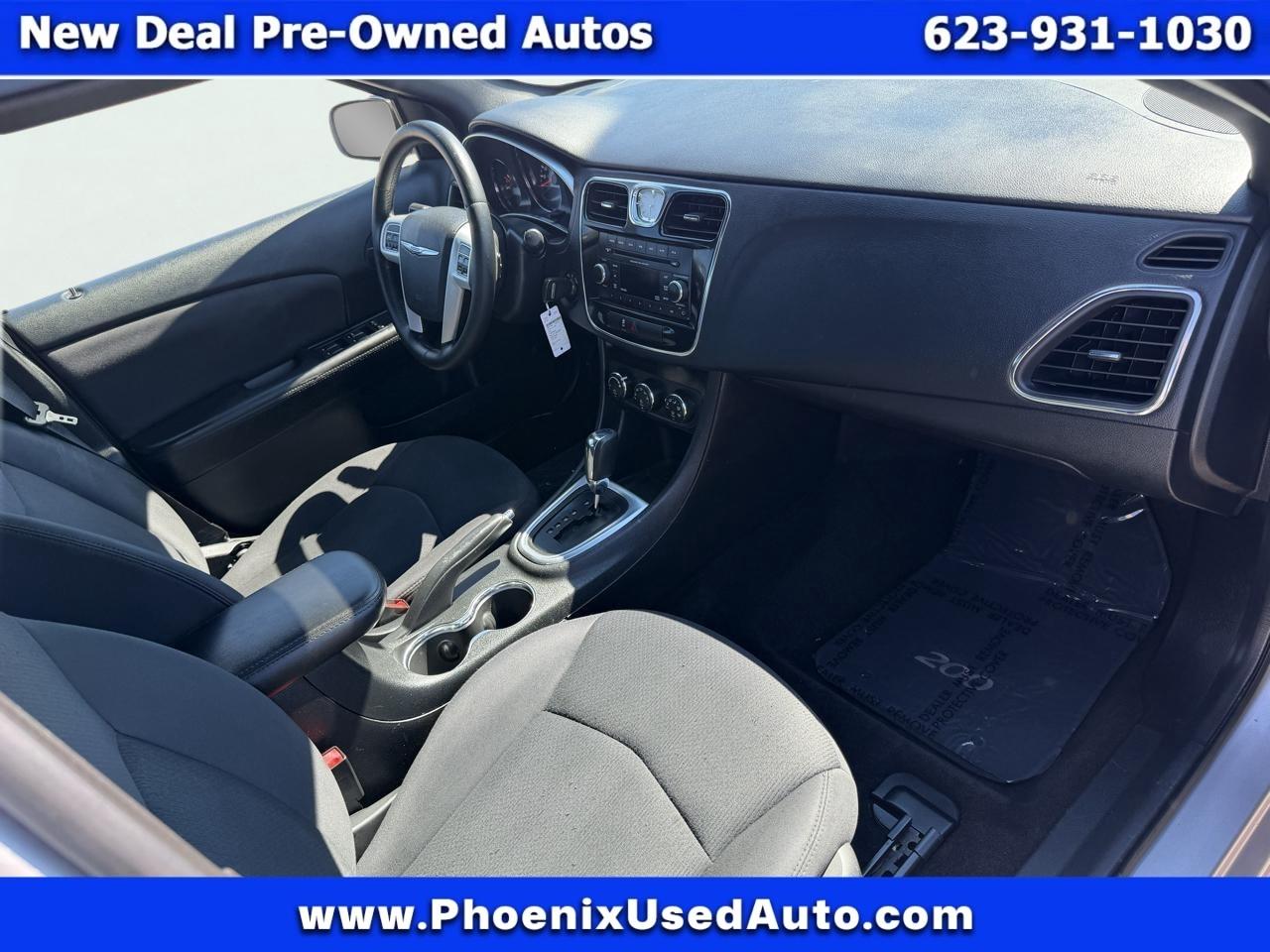 Chrysler 200 photo 11