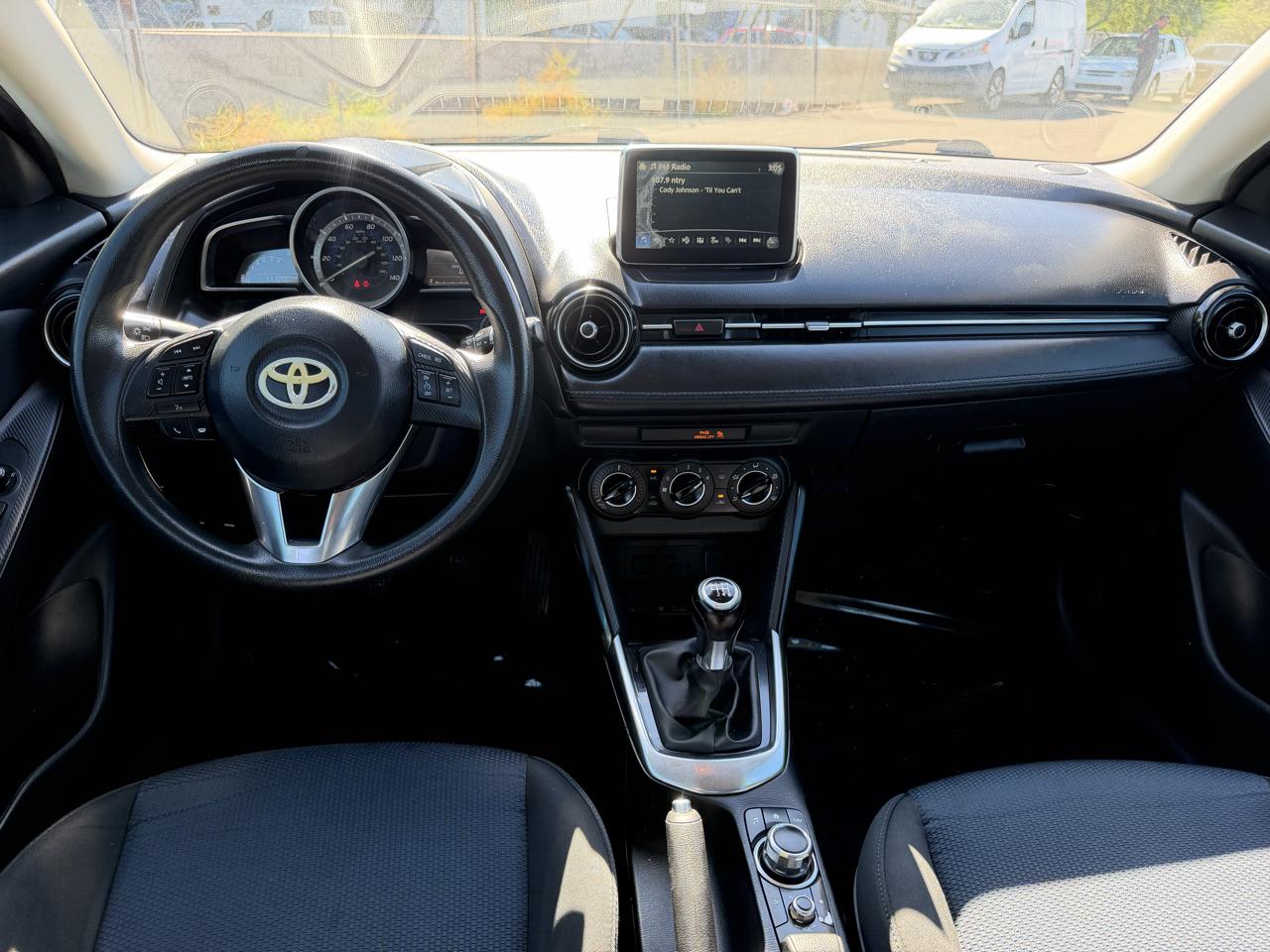Toyota Yaris iA 6A 2017