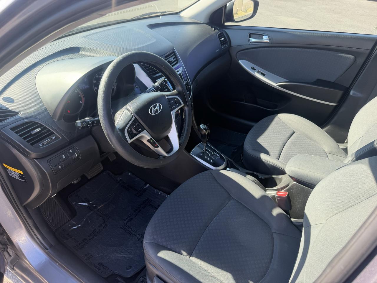 Hyundai Accent SE 5-Door 2013