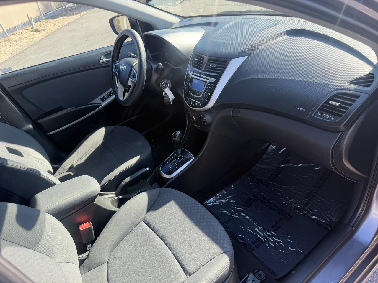 Hyundai Accent SE 5-Door 2013