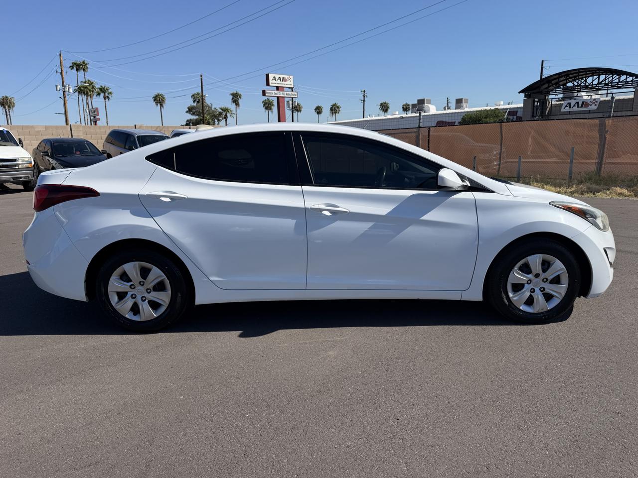 Hyundai Elantra SE 6AT 2016