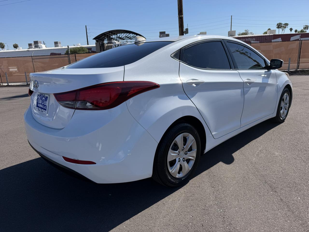 Hyundai Elantra SE 6AT 2016