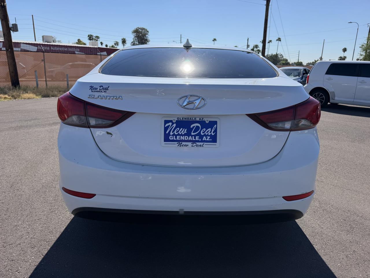 Hyundai Elantra SE 6AT 2016