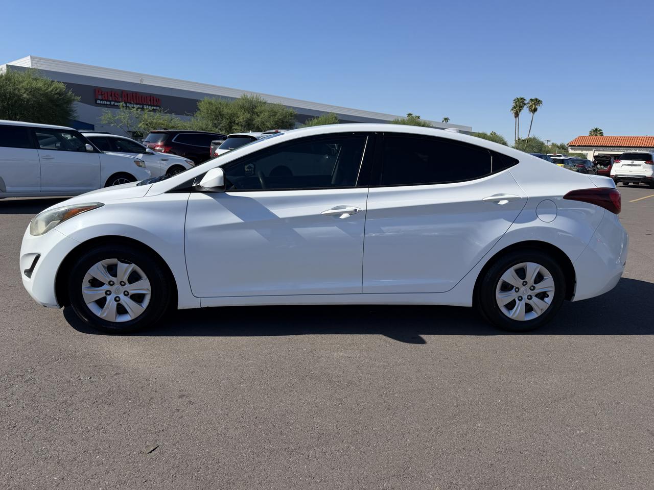Hyundai Elantra SE 6AT 2016