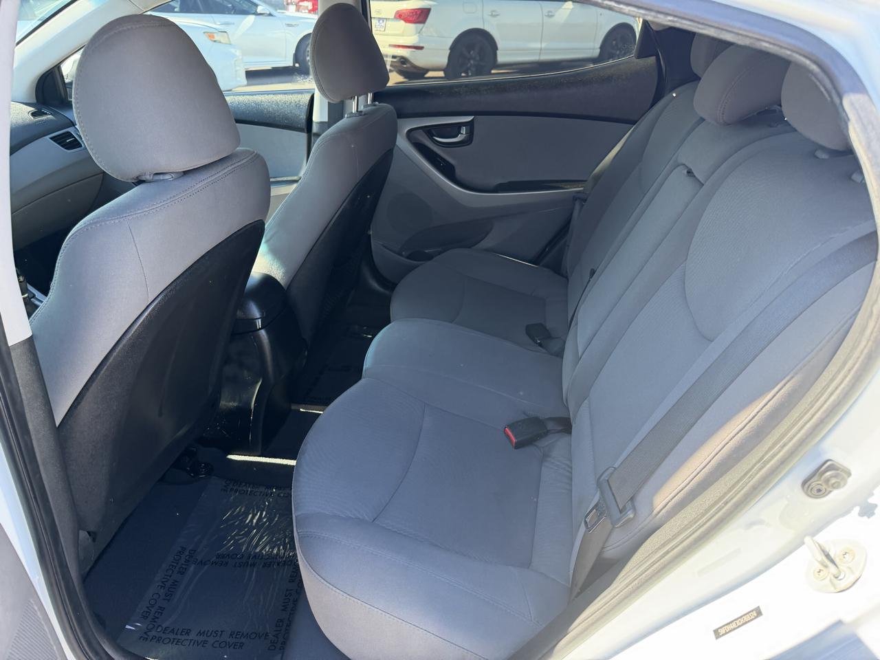 Hyundai Elantra SE 6AT 2016
