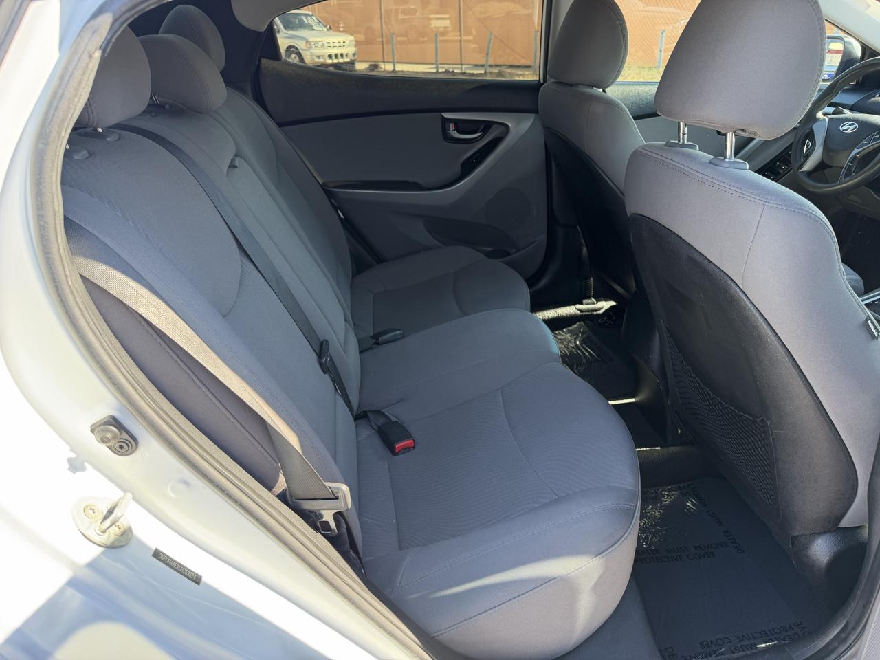 Hyundai Elantra SE 6AT 2016