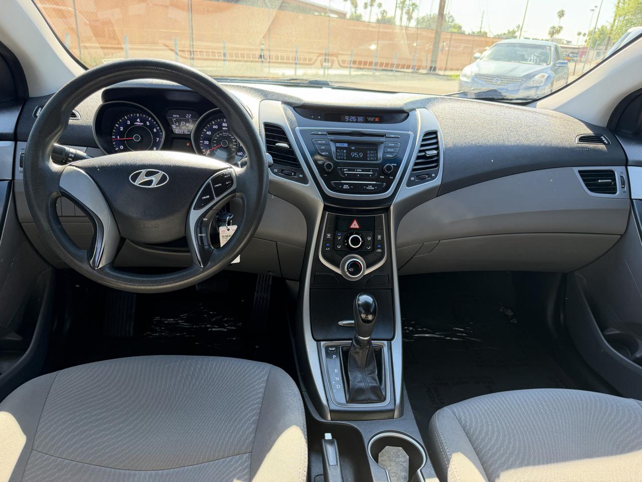 Hyundai Elantra SE 6AT 2016