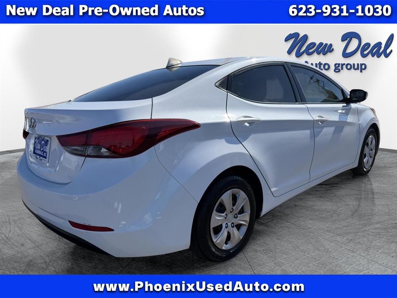 Hyundai Elantra SE 6AT 2016