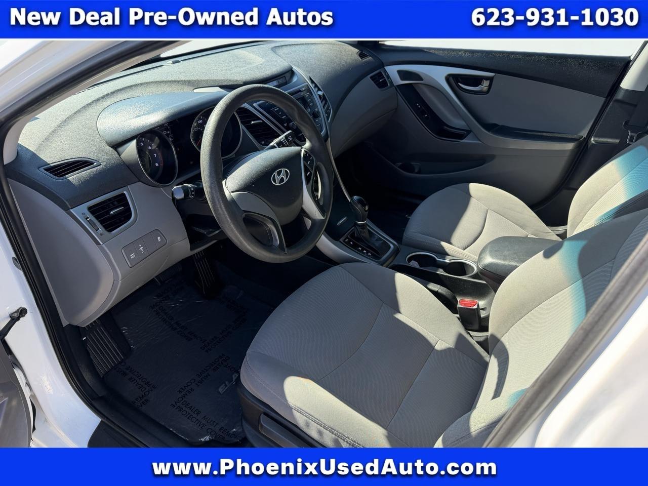 Hyundai Elantra SE 6AT 2016
