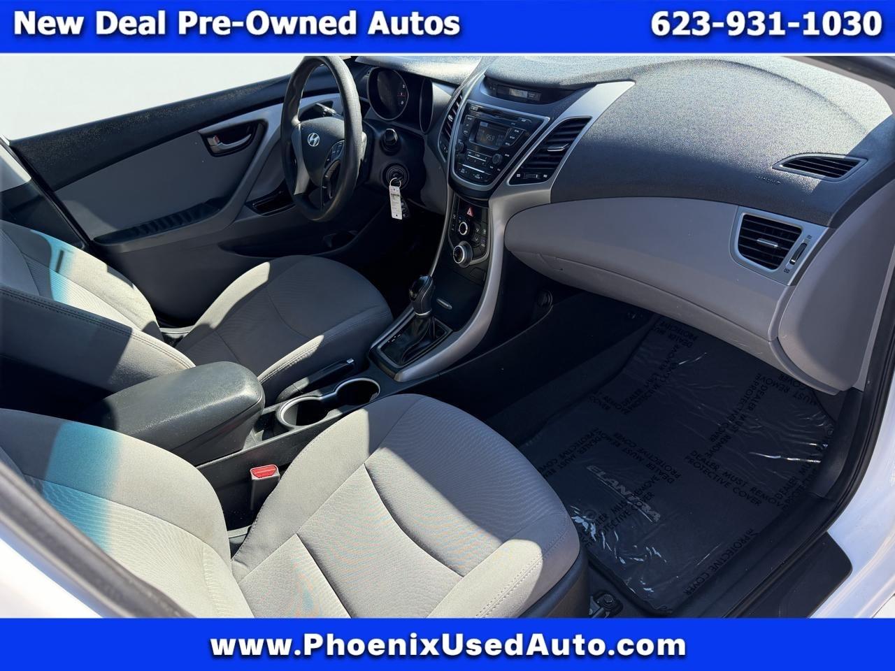 Hyundai Elantra SE 6AT 2016