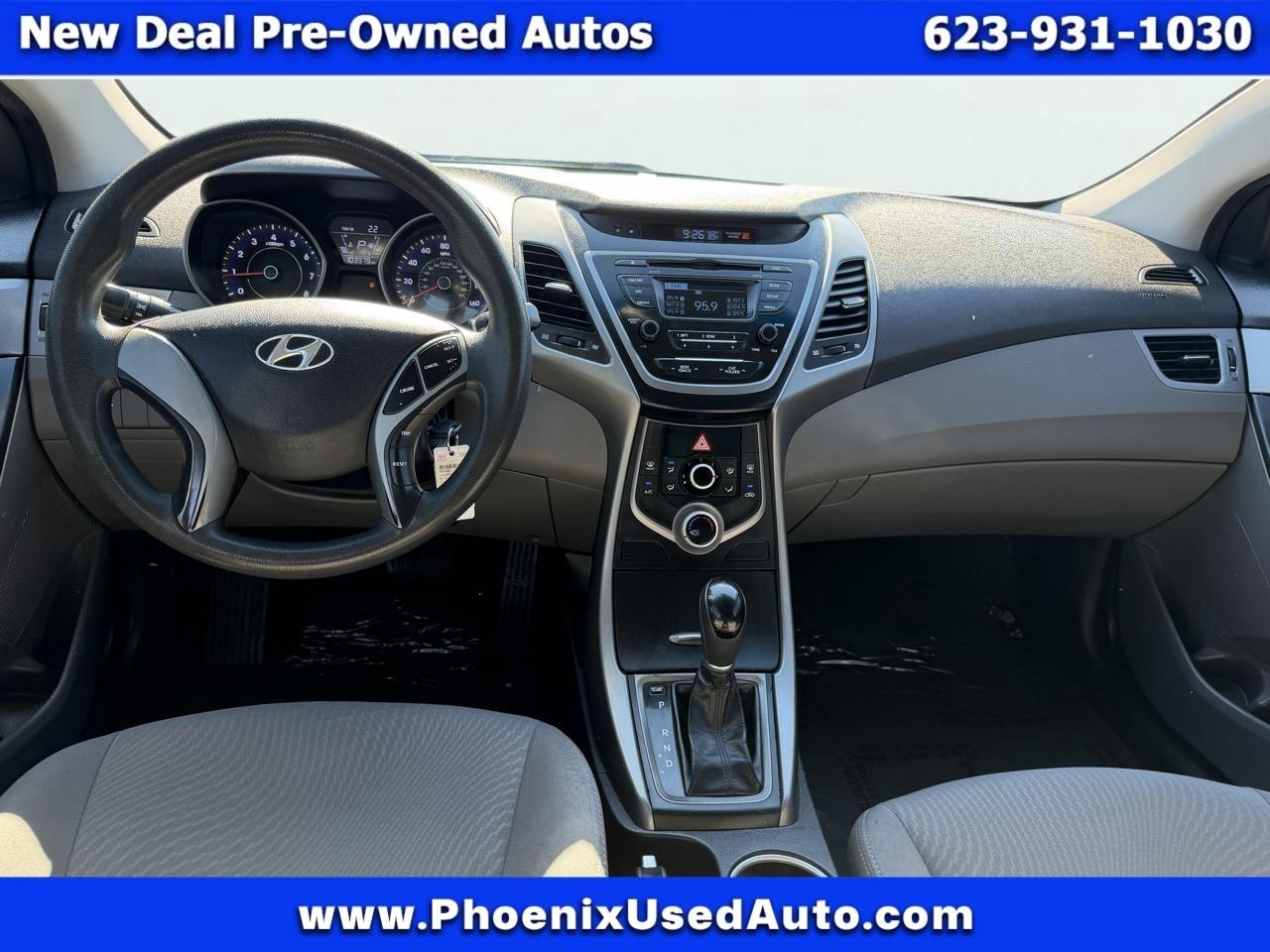 Hyundai Elantra SE 6AT 2016