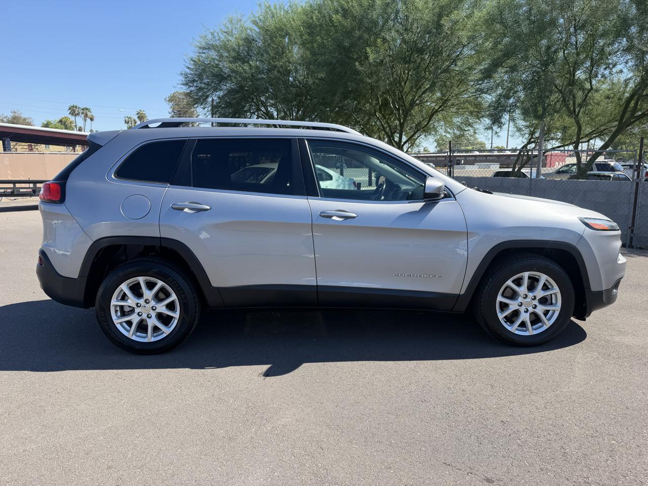 Jeep Cherokee Latitude FWD 2017