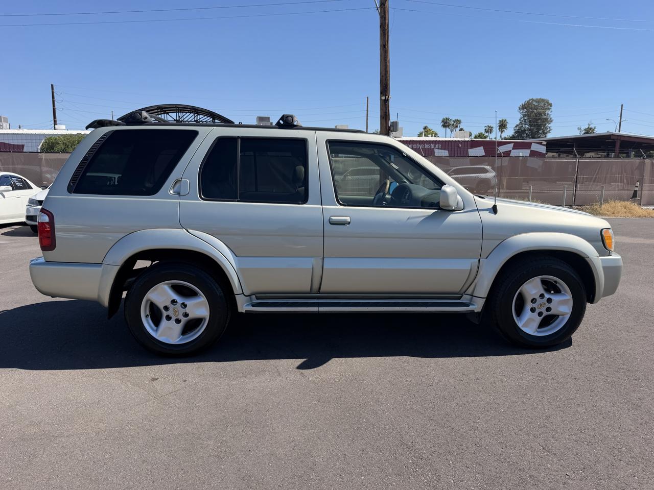 Infiniti QX4 4WD 2001