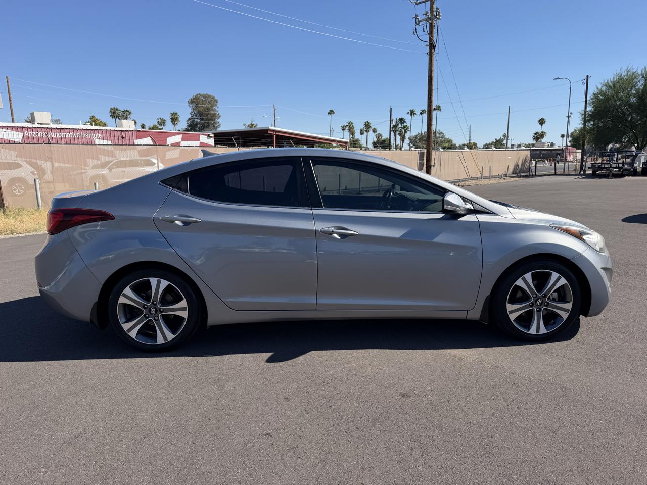 Hyundai Elantra SE 6AT 2015