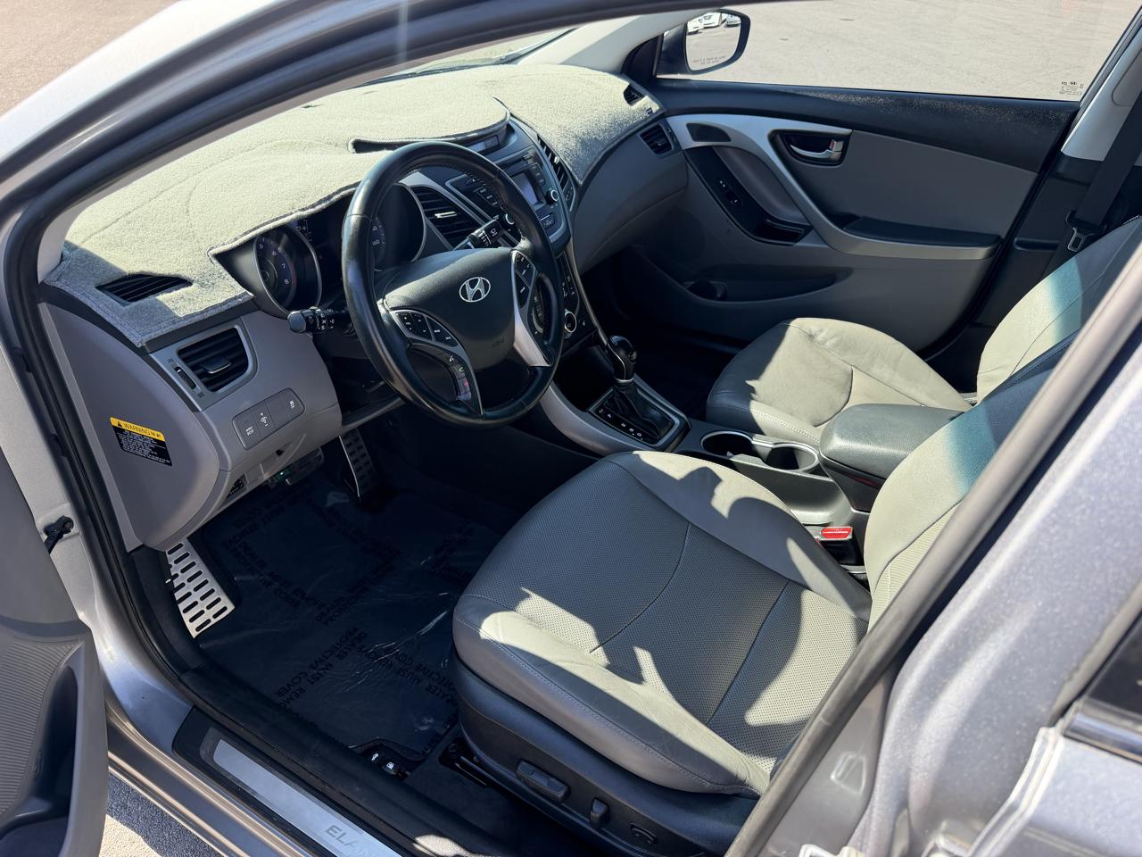 Hyundai Elantra SE 6AT 2015