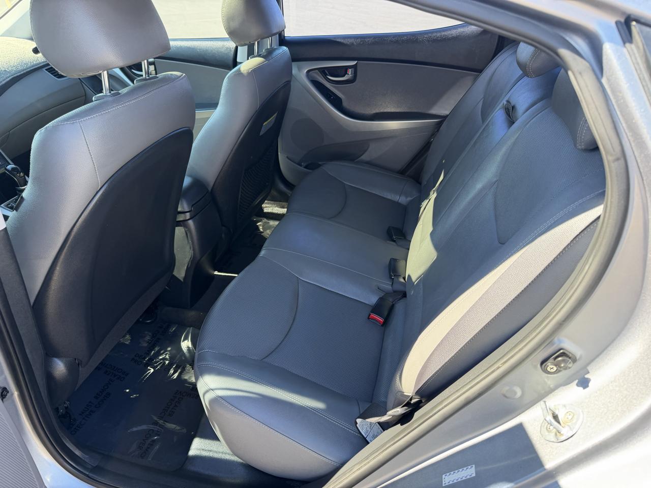 Hyundai Elantra SE 6AT 2015