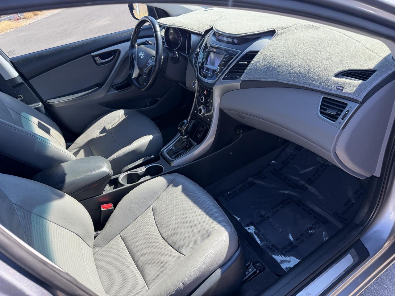Hyundai Elantra SE 6AT 2015