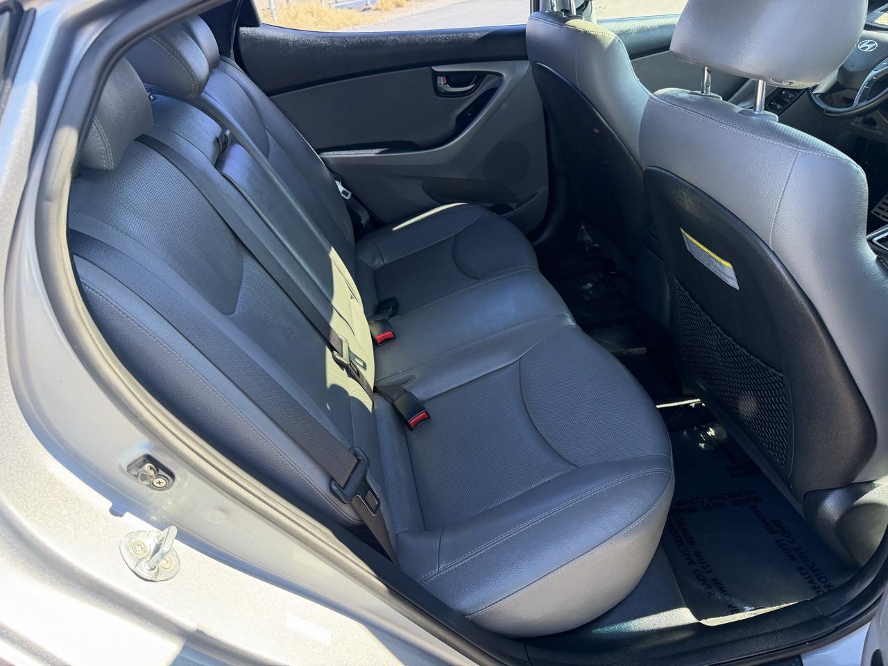 Hyundai Elantra SE 6AT 2015